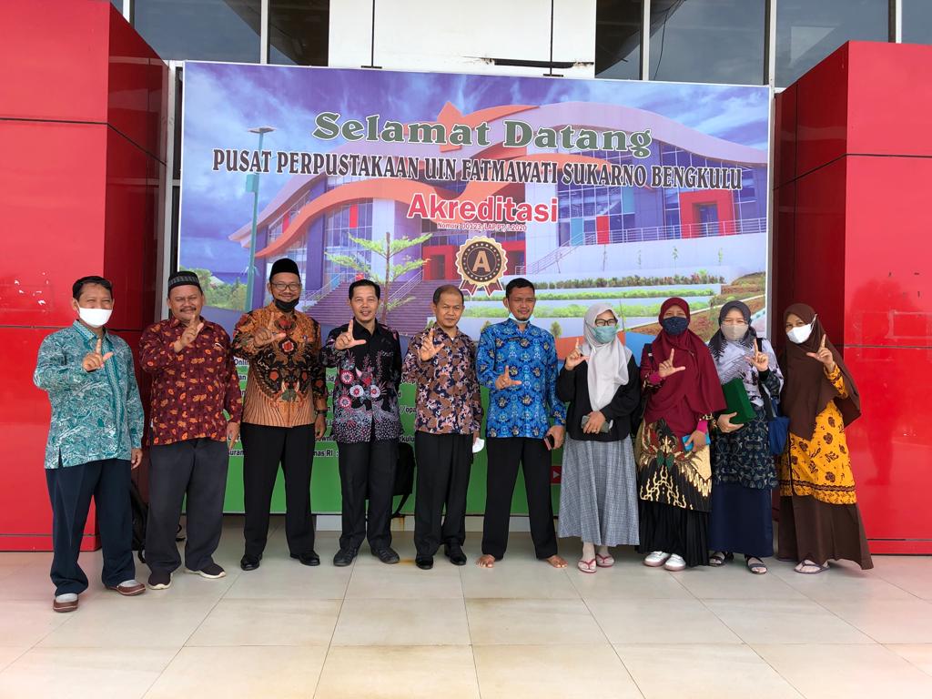 You are currently viewing Kunjungi Pusat Perpustakaan UIN FAS Bengkulu, Prodi Ilmu Perpustakaan dan Informasi Islam, IAIN Curup harap dapat bekerjasama dalam memajukan perpustakaan